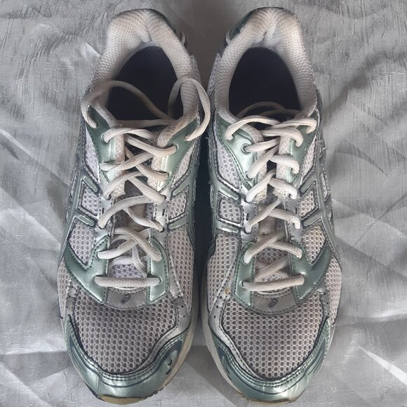 Asics SZ 8.5 Women's Running Shoes White With Soft Aqua Green Trim - Picture 3 of 13